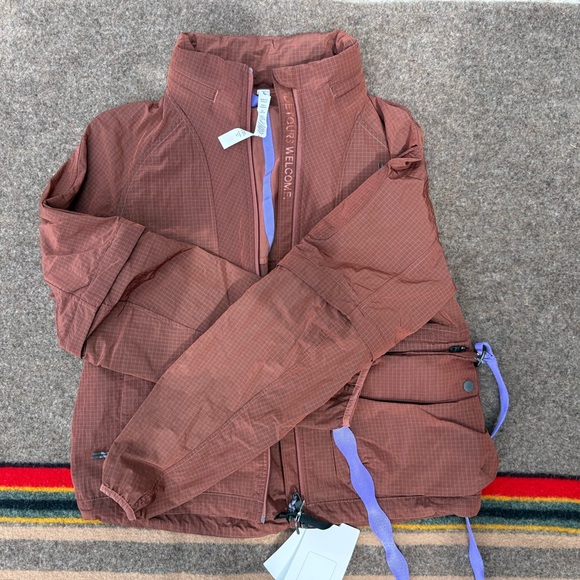 Lululemon Convertible Ripstop Hiking Jacket - Picture 4 of 6